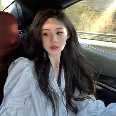 有很多蛋的公鸡